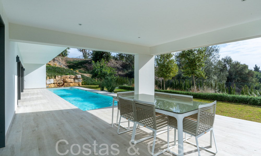 Prête à emménager, villa de luxe moderne à vendre avec piscine à débordement dans une communauté fermée exclusive à Benalmadena, Costa del Sol 64078