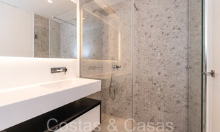 Prête à emménager, villa de luxe moderne à vendre avec piscine à débordement dans une communauté fermée exclusive à Benalmadena, Costa del Sol 64087 