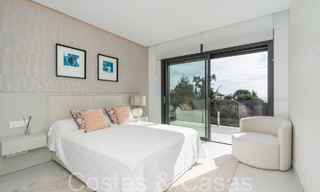 Prête à emménager, villa de luxe moderne à vendre avec piscine à débordement dans une communauté fermée exclusive à Benalmadena, Costa del Sol 64088 