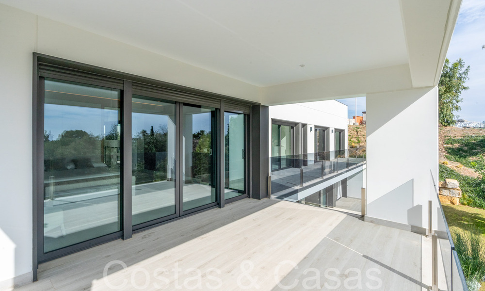 Prête à emménager, villa de luxe moderne à vendre avec piscine à débordement dans une communauté fermée exclusive à Benalmadena, Costa del Sol 64091