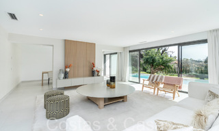 Prête à emménager, villa de luxe moderne à vendre avec piscine à débordement dans une communauté fermée exclusive à Benalmadena, Costa del Sol 64094 