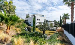 Prête à emménager, villa de luxe moderne à vendre avec piscine à débordement dans une communauté fermée exclusive à Benalmadena, Costa del Sol 64099 