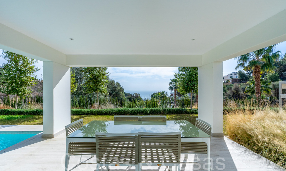 Prête à emménager, villa de luxe moderne à vendre avec piscine à débordement dans une communauté fermée exclusive à Benalmadena, Costa del Sol 64105