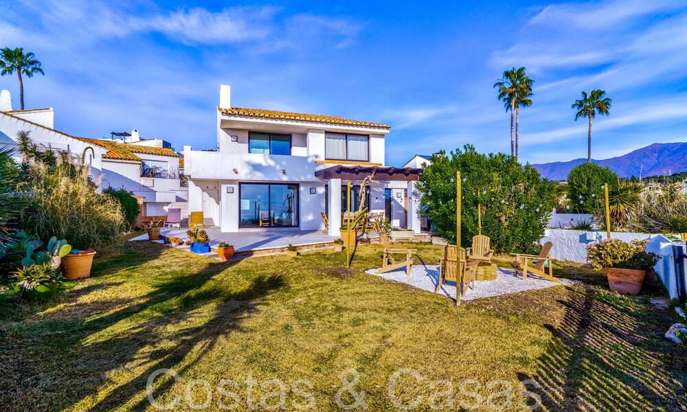 Villa méditerranéenne à vendre sur une plage renommée près du centre d'Estepona 64015