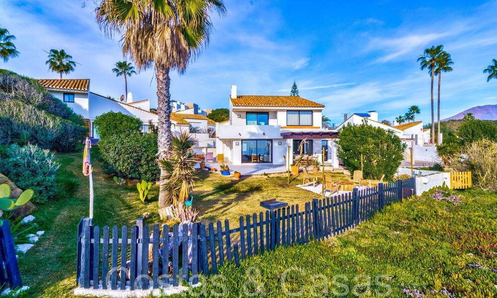 Villa méditerranéenne à vendre sur une plage renommée près du centre d'Estepona 64016