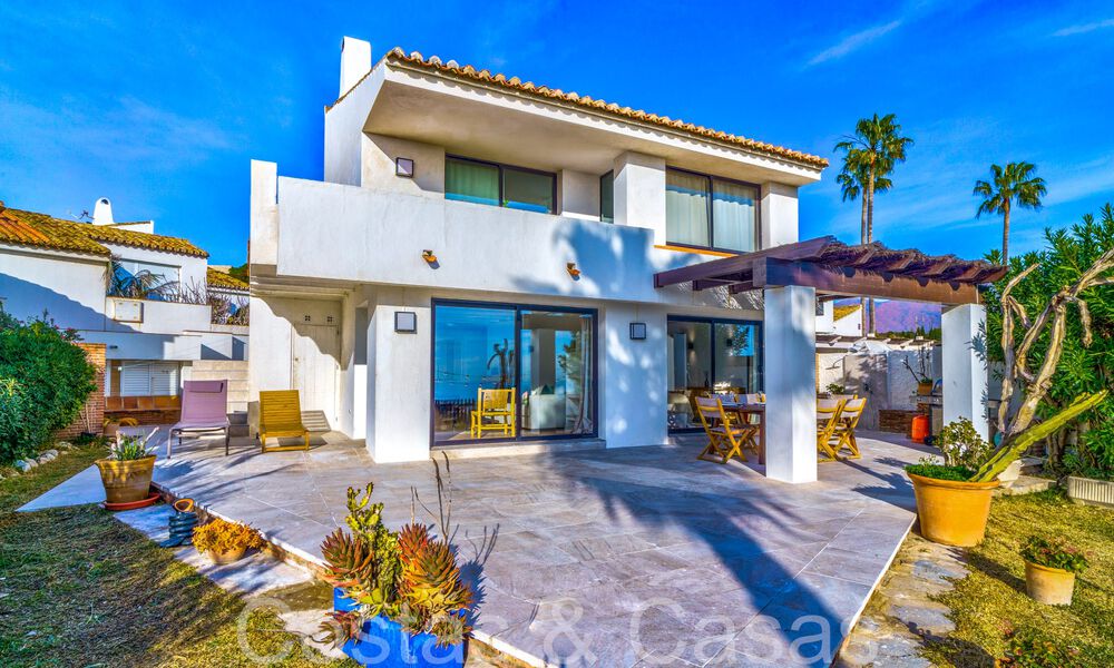 Villa méditerranéenne à vendre sur une plage renommée près du centre d'Estepona 64018