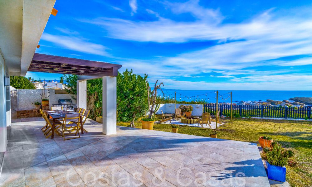 Villa méditerranéenne à vendre sur une plage renommée près du centre d'Estepona 64019