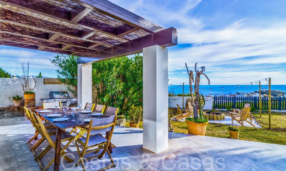 Villa méditerranéenne à vendre sur une plage renommée près du centre d'Estepona 64020