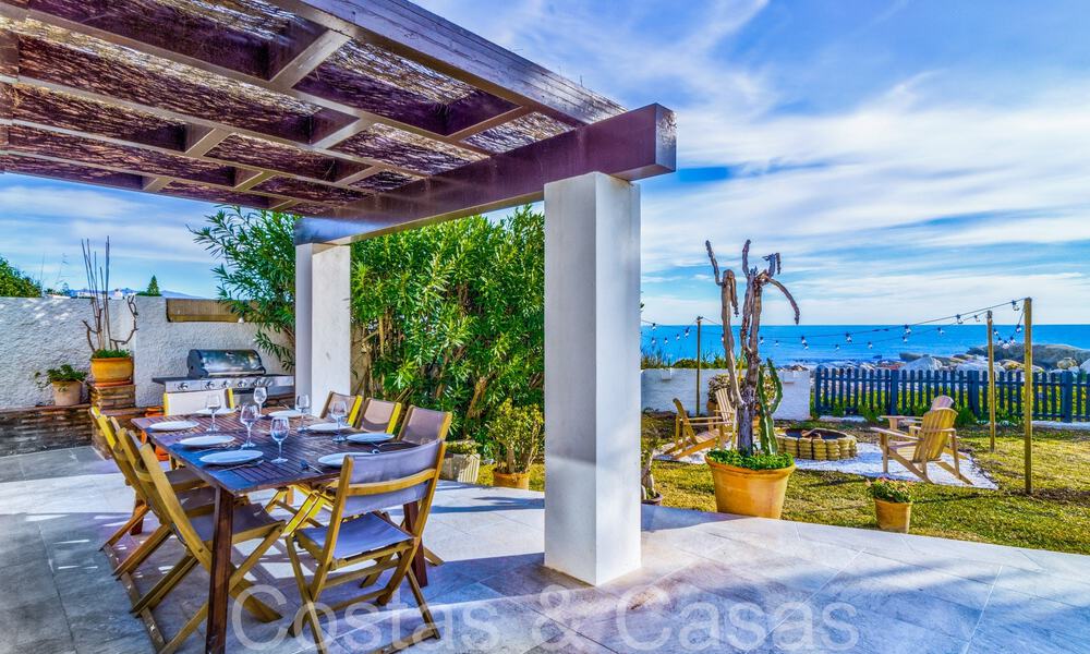 Villa méditerranéenne à vendre sur une plage renommée près du centre d'Estepona 64020