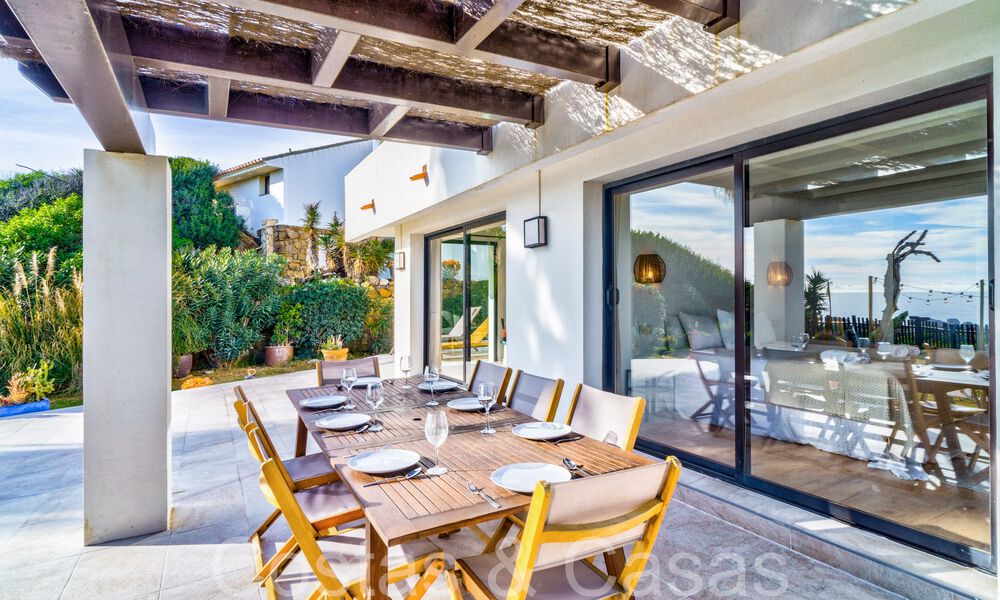 Villa méditerranéenne à vendre sur une plage renommée près du centre d'Estepona 64022