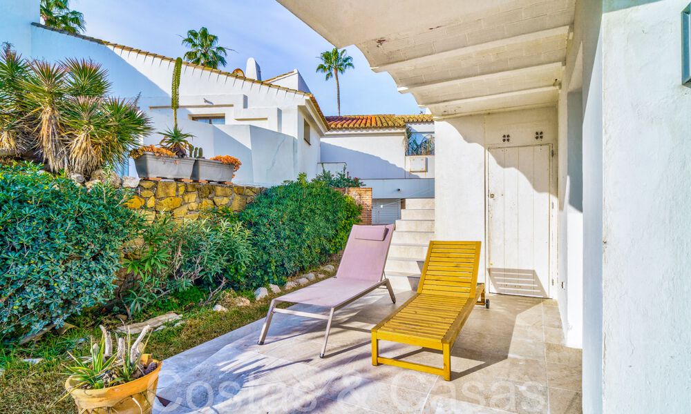 Villa méditerranéenne à vendre sur une plage renommée près du centre d'Estepona 64023