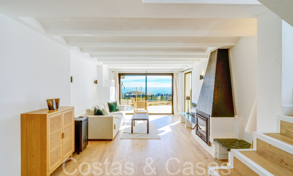 Villa méditerranéenne à vendre sur une plage renommée près du centre d'Estepona 64028