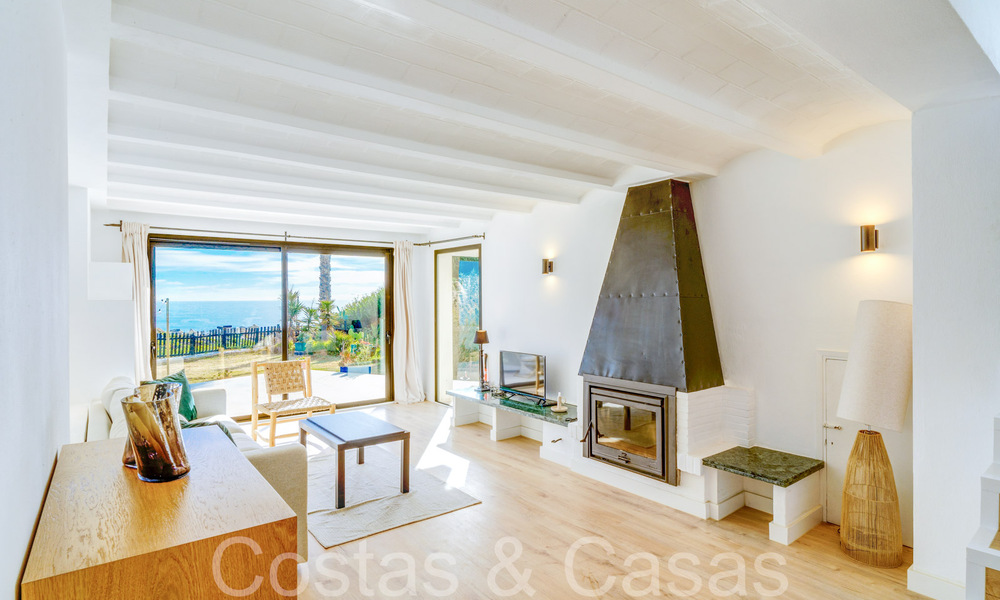 Villa méditerranéenne à vendre sur une plage renommée près du centre d'Estepona 64029