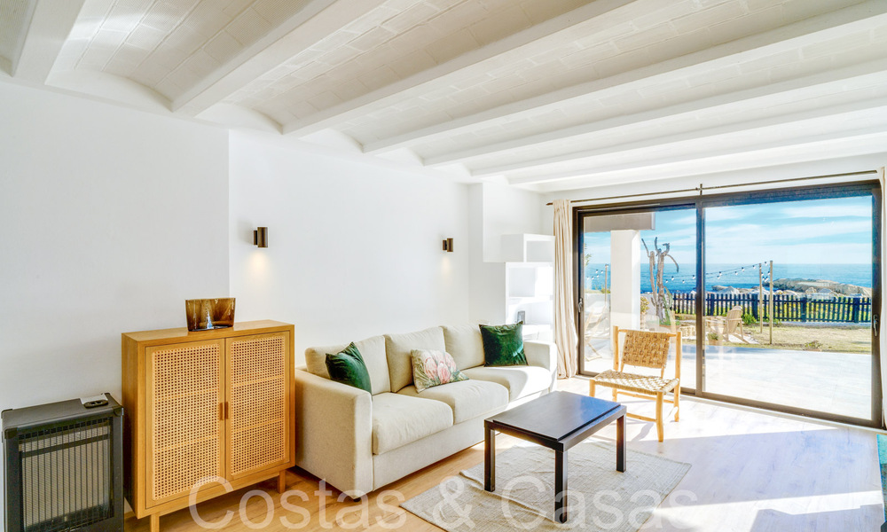 Villa méditerranéenne à vendre sur une plage renommée près du centre d'Estepona 64030