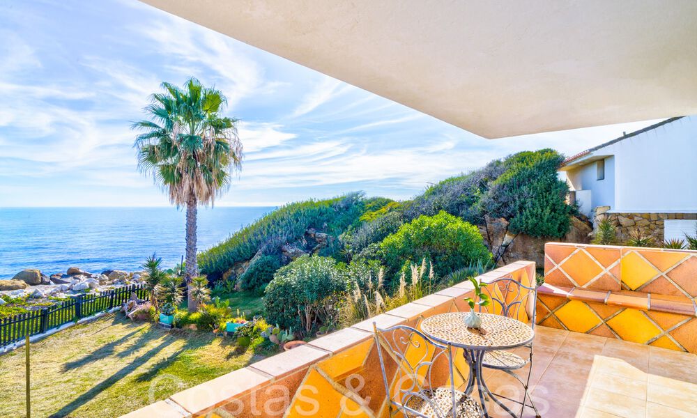 Villa méditerranéenne à vendre sur une plage renommée près du centre d'Estepona 64043
