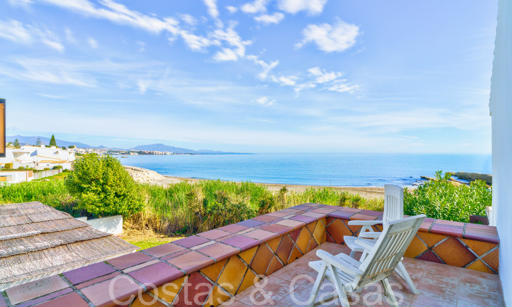 Villa méditerranéenne à vendre sur une plage renommée près du centre d'Estepona 64050