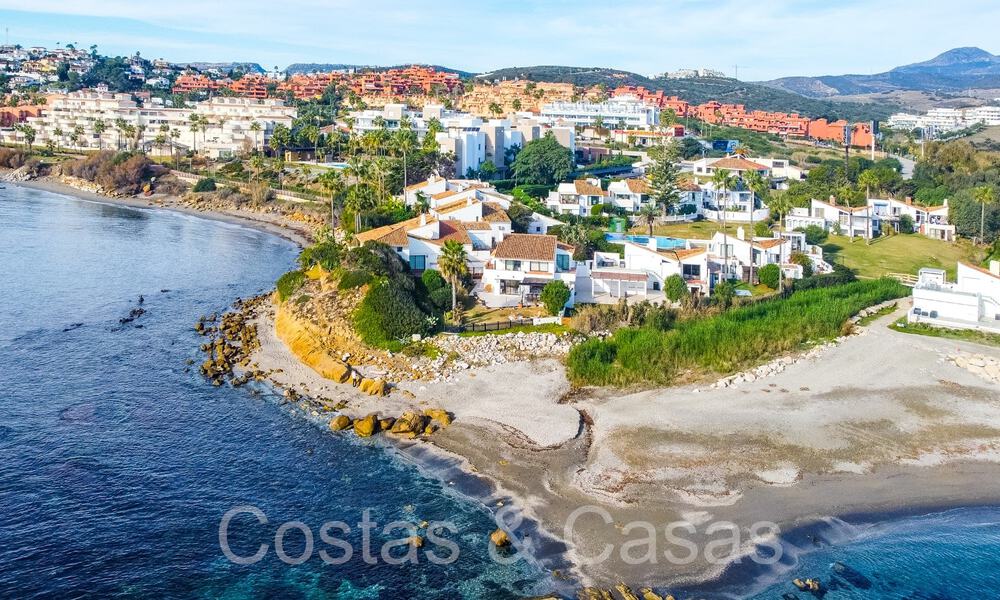 Villa méditerranéenne à vendre sur une plage renommée près du centre d'Estepona 64057