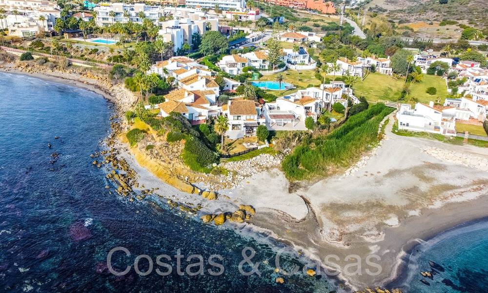 Villa méditerranéenne à vendre sur une plage renommée près du centre d'Estepona 64058