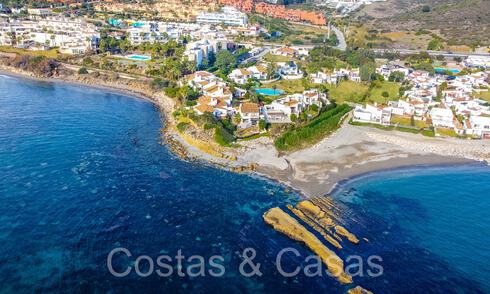 Villa méditerranéenne à vendre sur une plage renommée près du centre d'Estepona 64059
