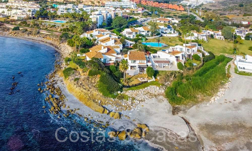 Villa méditerranéenne à vendre sur une plage renommée près du centre d'Estepona 64061