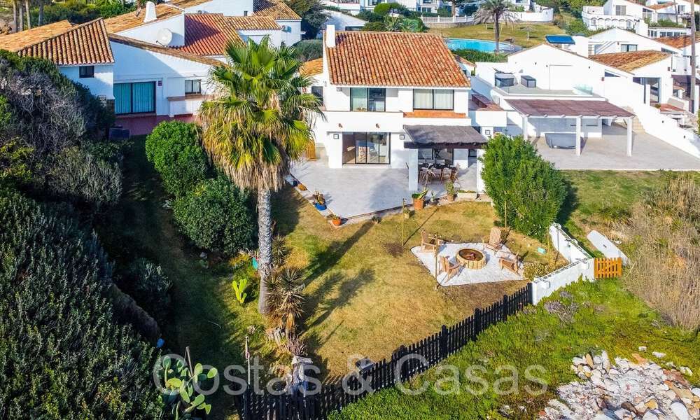 Villa méditerranéenne à vendre sur une plage renommée près du centre d'Estepona 64062