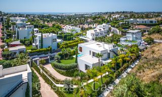 Villa de luxe supérieure à l'architecture moderne à vendre à deux pas de la vallée du golf de Nueva Andalucia, Marbella 64174 