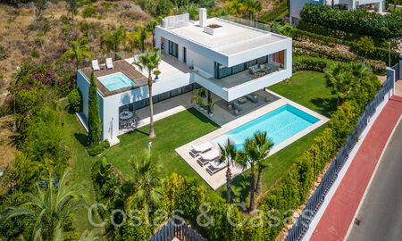 Villa de luxe supérieure à l'architecture moderne à vendre à deux pas de la vallée du golf de Nueva Andalucia, Marbella 64175