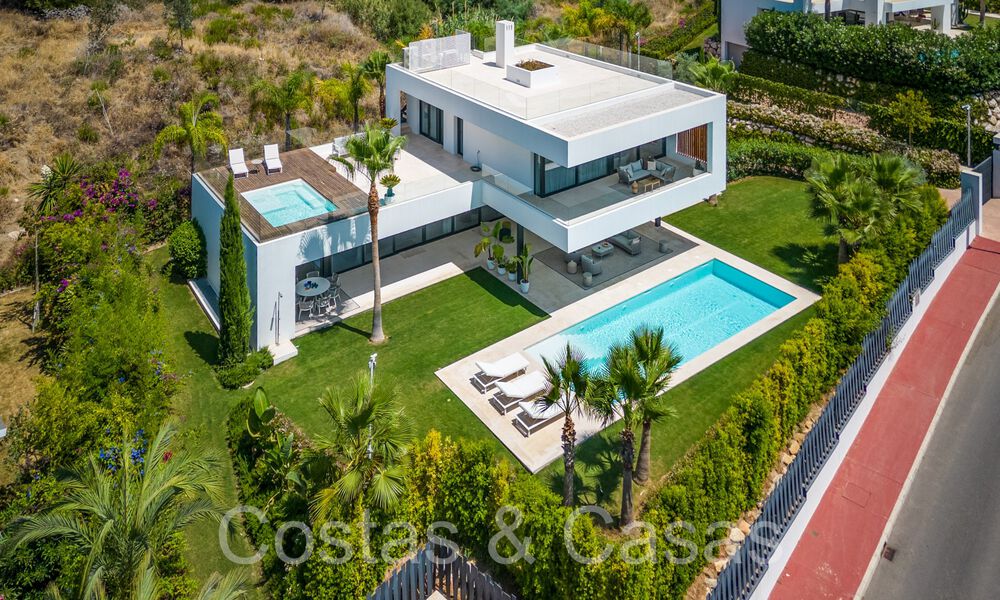 Villa de luxe supérieure à l'architecture moderne à vendre à deux pas de la vallée du golf de Nueva Andalucia, Marbella 64175