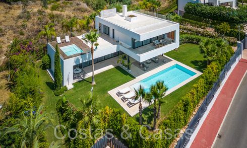 Villa de luxe supérieure à l'architecture moderne à vendre à deux pas de la vallée du golf de Nueva Andalucia, Marbella 64175