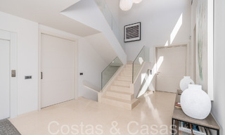 Villa de luxe supérieure à l'architecture moderne à vendre à deux pas de la vallée du golf de Nueva Andalucia, Marbella 64177 