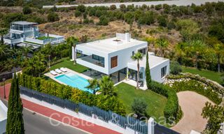 Villa de luxe supérieure à l'architecture moderne à vendre à deux pas de la vallée du golf de Nueva Andalucia, Marbella 64178 