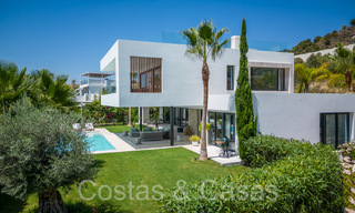 Villa de luxe supérieure à l'architecture moderne à vendre à deux pas de la vallée du golf de Nueva Andalucia, Marbella 64182 