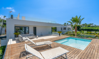 Villa de luxe supérieure à l'architecture moderne à vendre à deux pas de la vallée du golf de Nueva Andalucia, Marbella 64185 