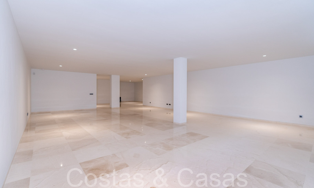 Villa de luxe supérieure à l'architecture moderne à vendre à deux pas de la vallée du golf de Nueva Andalucia, Marbella 64190