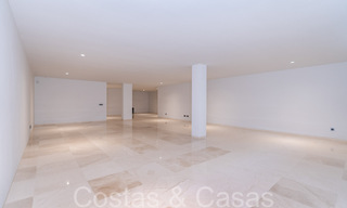 Villa de luxe supérieure à l'architecture moderne à vendre à deux pas de la vallée du golf de Nueva Andalucia, Marbella 64190 