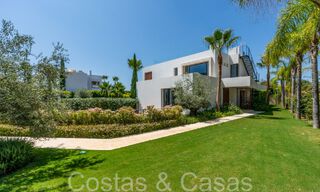 Villa de luxe supérieure à l'architecture moderne à vendre à deux pas de la vallée du golf de Nueva Andalucia, Marbella 64193 