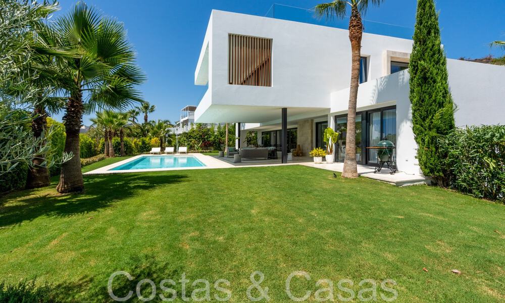 Villa de luxe supérieure à l'architecture moderne à vendre à deux pas de la vallée du golf de Nueva Andalucia, Marbella 64199