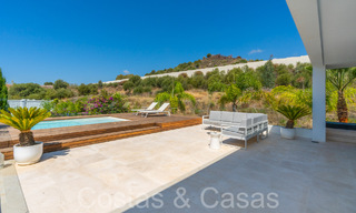 Villa de luxe supérieure à l'architecture moderne à vendre à deux pas de la vallée du golf de Nueva Andalucia, Marbella 64200 