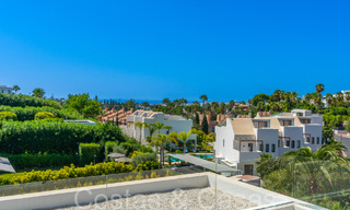 Villa de luxe supérieure à l'architecture moderne à vendre à deux pas de la vallée du golf de Nueva Andalucia, Marbella 64201 