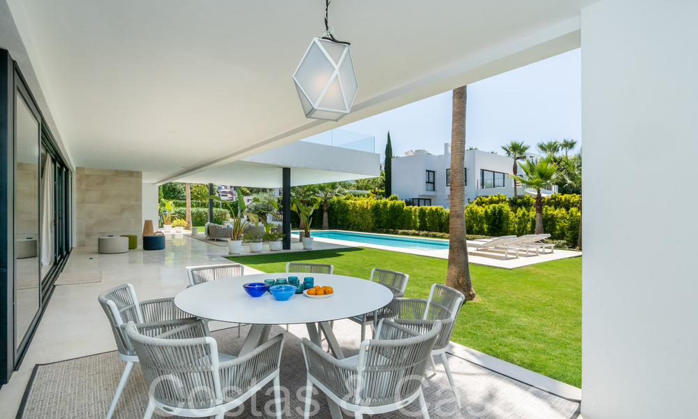 Villa de luxe supérieure à l'architecture moderne à vendre à deux pas de la vallée du golf de Nueva Andalucia, Marbella 64202