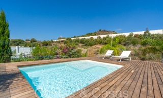 Villa de luxe supérieure à l'architecture moderne à vendre à deux pas de la vallée du golf de Nueva Andalucia, Marbella 64206 