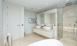 Villa de luxe supérieure à l'architecture moderne à vendre à deux pas de la vallée du golf de Nueva Andalucia, Marbella 64210 