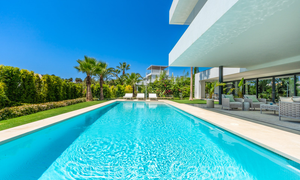 Villa de luxe supérieure à l'architecture moderne à vendre à deux pas de la vallée du golf de Nueva Andalucia, Marbella 64217