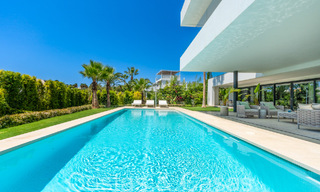 Villa de luxe supérieure à l'architecture moderne à vendre à deux pas de la vallée du golf de Nueva Andalucia, Marbella 64217 