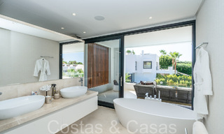 Villa de luxe supérieure à l'architecture moderne à vendre à deux pas de la vallée du golf de Nueva Andalucia, Marbella 64222 