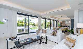 Villa de luxe supérieure à l'architecture moderne à vendre à deux pas de la vallée du golf de Nueva Andalucia, Marbella 64224 
