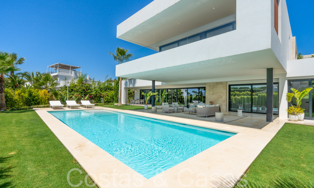 Villa de luxe supérieure à l'architecture moderne à vendre à deux pas de la vallée du golf de Nueva Andalucia, Marbella 64229
