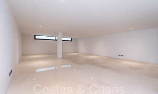 Villa de luxe supérieure à l'architecture moderne à vendre à deux pas de la vallée du golf de Nueva Andalucia, Marbella 64231 