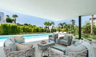 Villa de luxe supérieure à l'architecture moderne à vendre à deux pas de la vallée du golf de Nueva Andalucia, Marbella 64233 