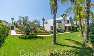 Villa de luxe supérieure à l'architecture moderne à vendre à deux pas de la vallée du golf de Nueva Andalucia, Marbella 64234 